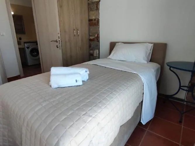 Lighthouse View Syros * Azolimnos